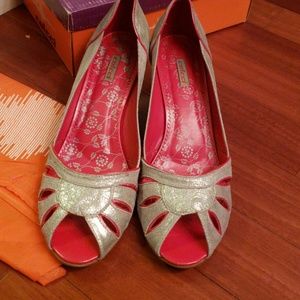 Akira Colcci Silver heeled sandal. Size 11.